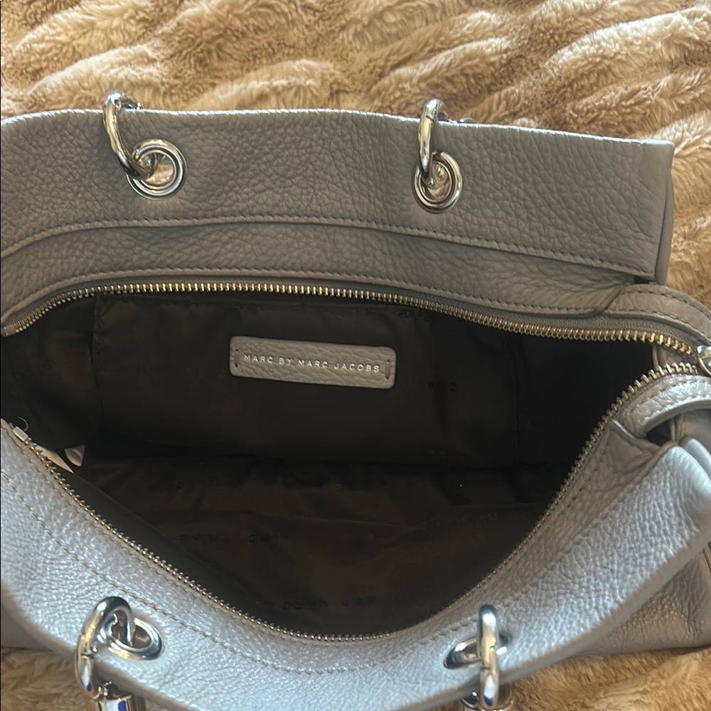 Marc Jacobs Gray Leather Satchel with Structured Design. Great condition. - Picture 3 of 8